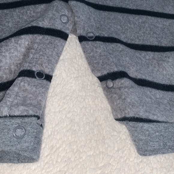 Carter’s 6M Gray & Black Penguin Fleece Romper EUC Sleeper - Picture 7 of 9
